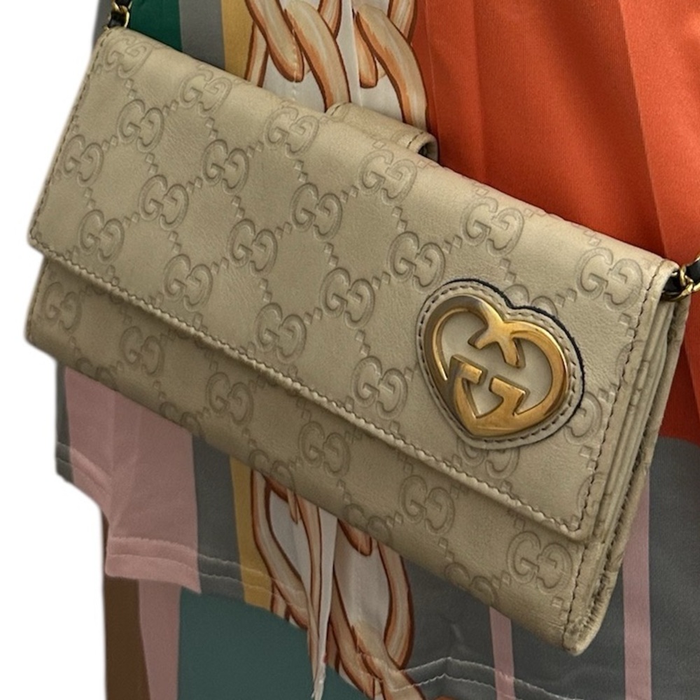 Gucci Cream Embossed GG Leather Wallet with Gold Heart Logo - Picture 3 of 4